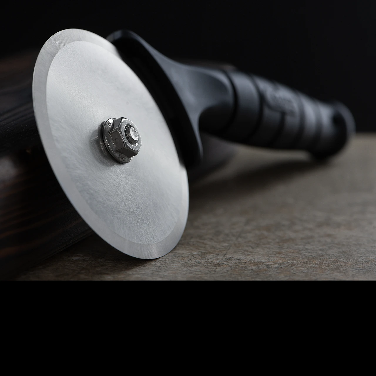 Ka-Bar Za-Saw Pizza Cutter - Image 3