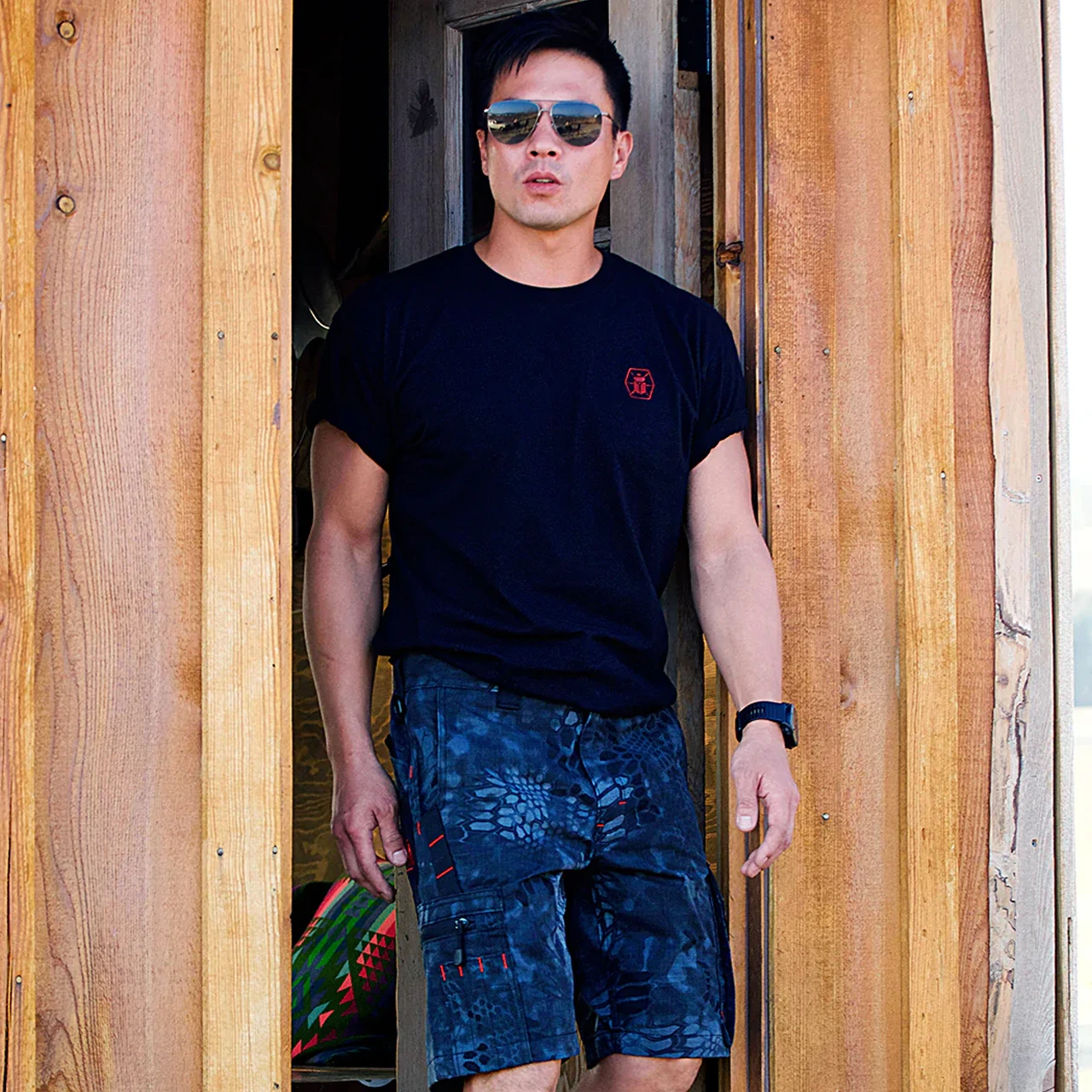 Kitanica Embroidered T-Shirt Small - Image 5