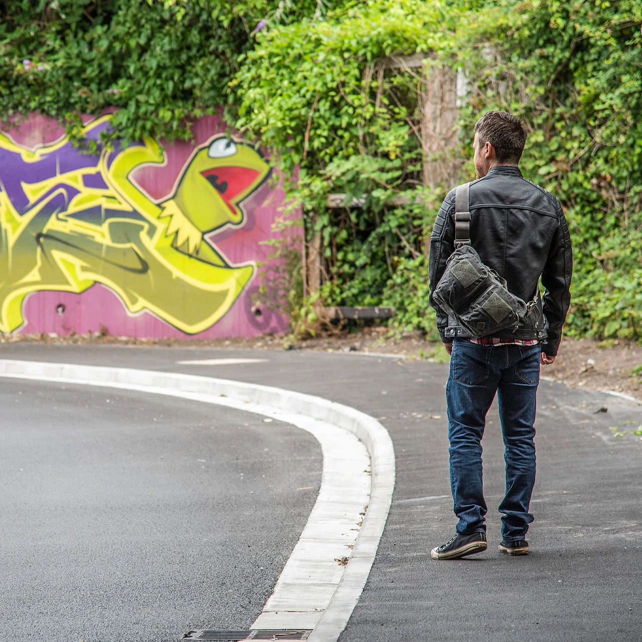 Magforce Aries Cross Body Waxed Canvas Bag - Image 3