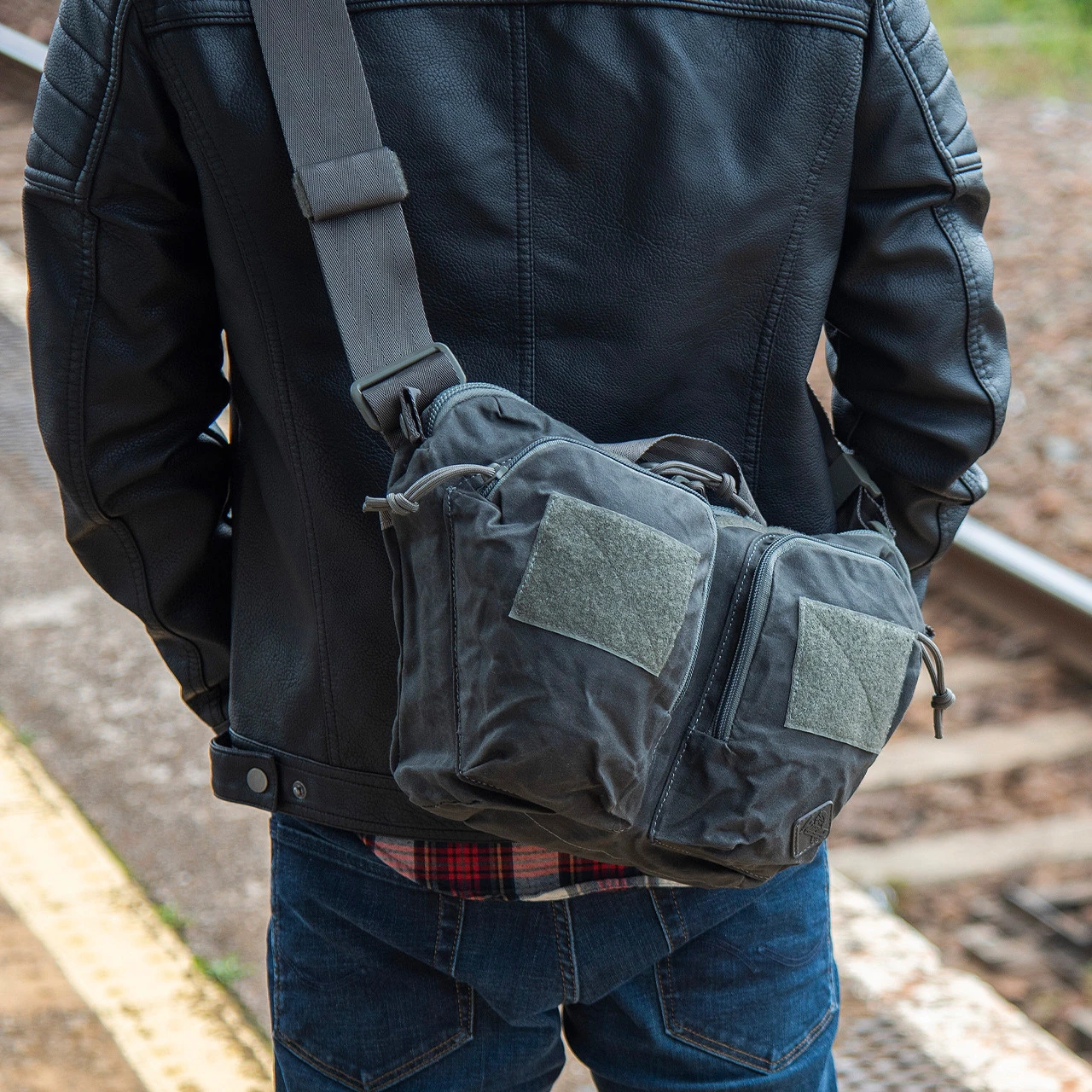 Magforce Aries Cross Body Waxed Canvas Bag - Image 7