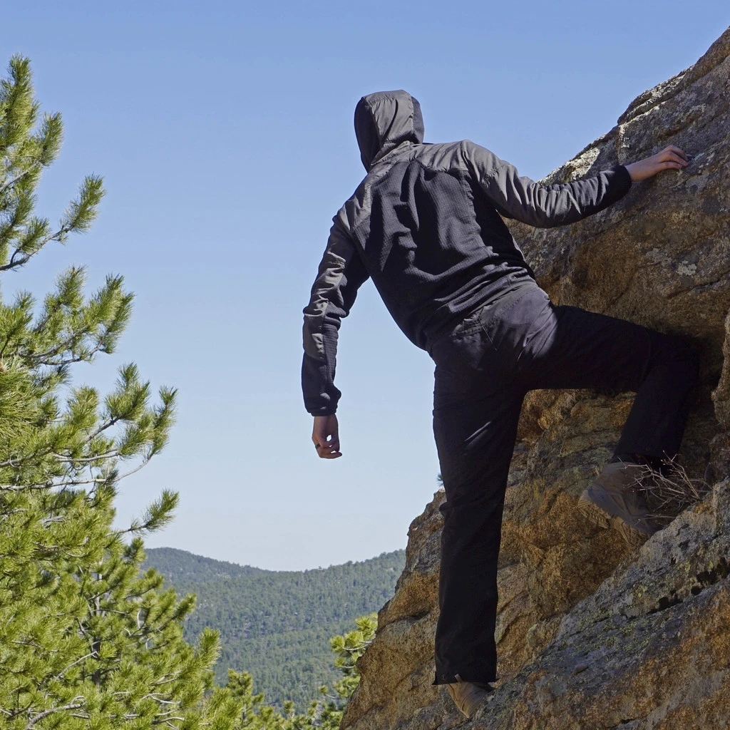 TAD Javelin Insulator Black